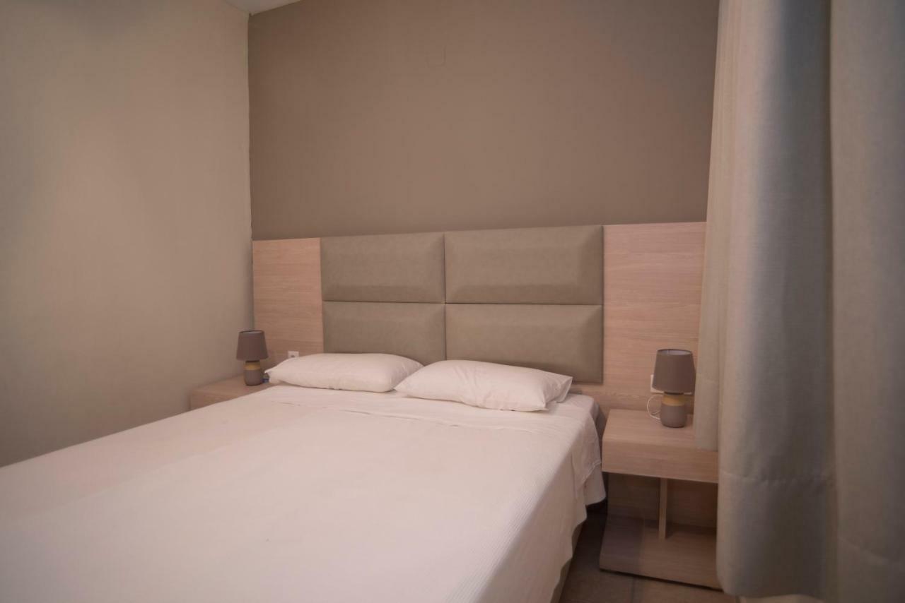 T'Aloni Hotel Chortáta Екстериор снимка