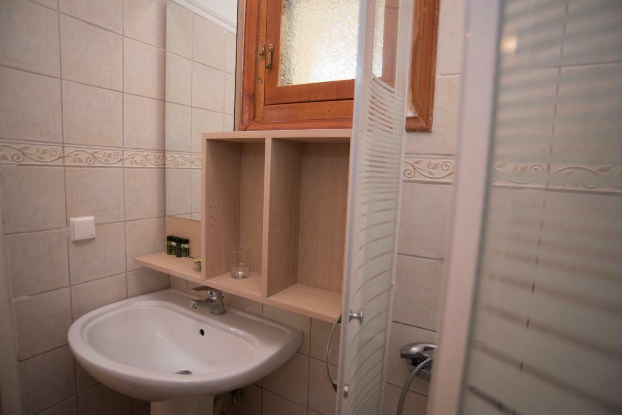 T'Aloni Hotel Chortáta Екстериор снимка
